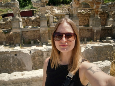 Selfie of Alexa O'Day in front of an ancient site